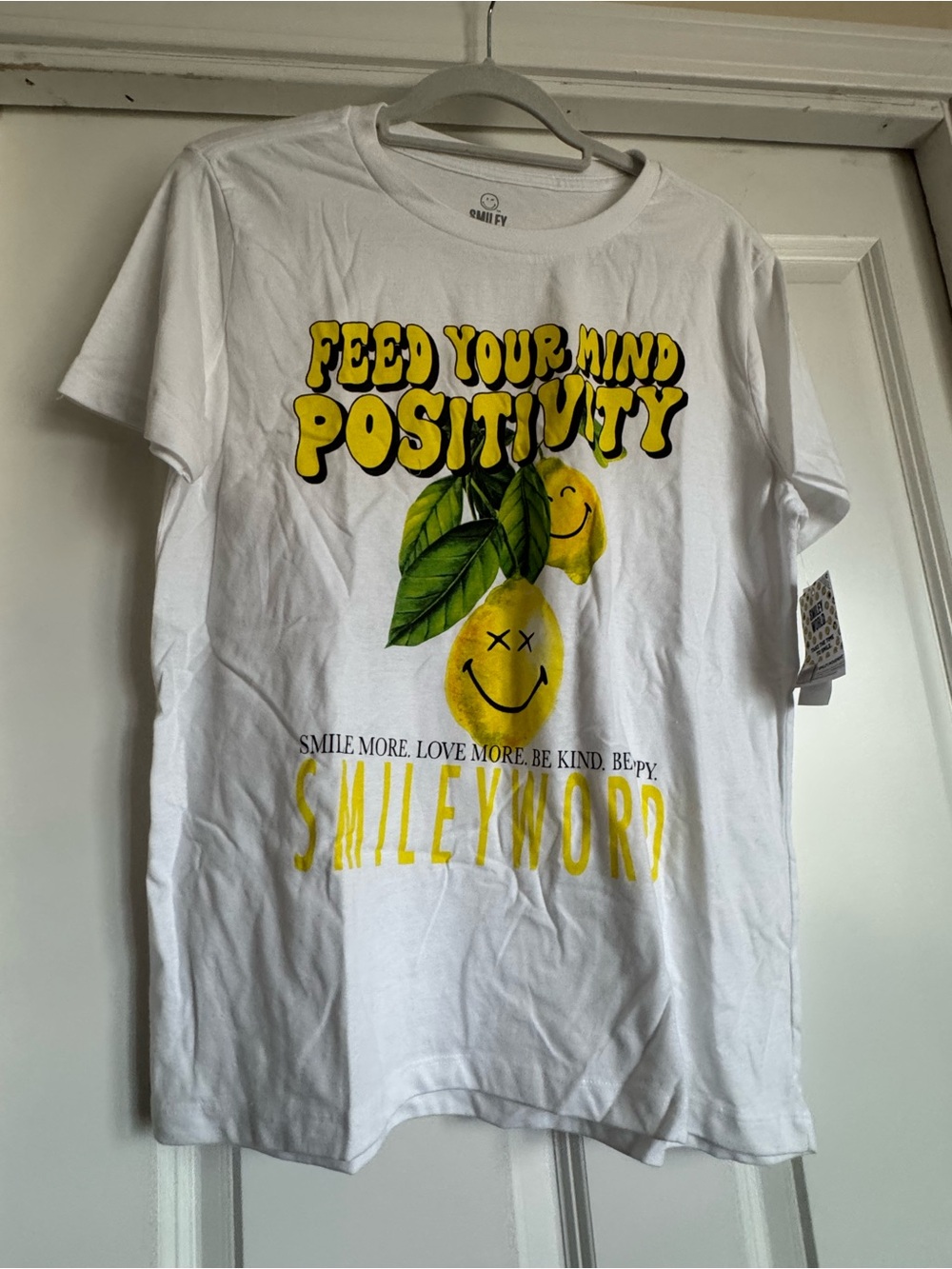 New Smiley World Medium White Feed Your Mind Positivity Lemon Graphic T Shirt